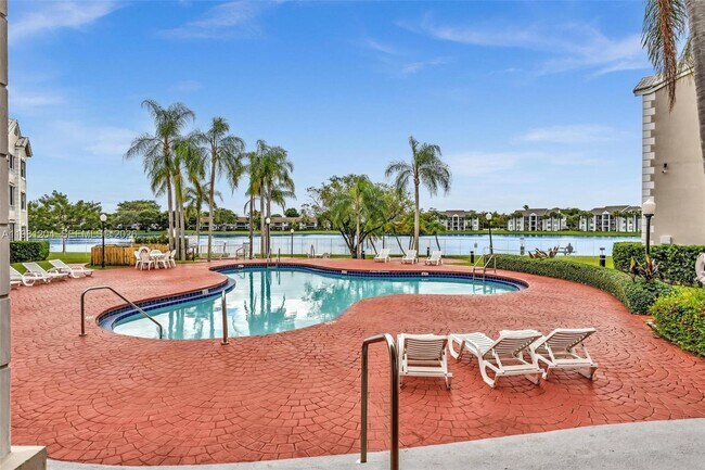 Building Photo - 2871 N Oakland Forest Dr