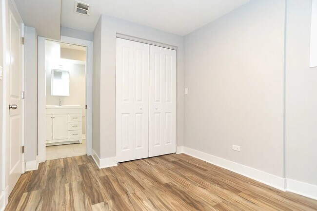 Building Photo - 4906 N Rockwell St