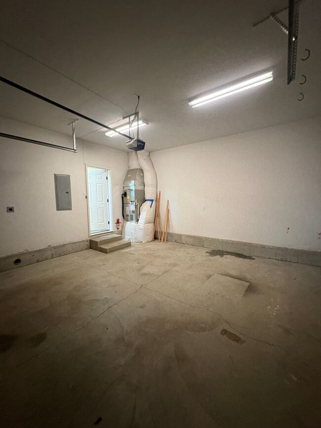 Building Photo - 3 Bedroom Duplex on Bailey Hill Rd