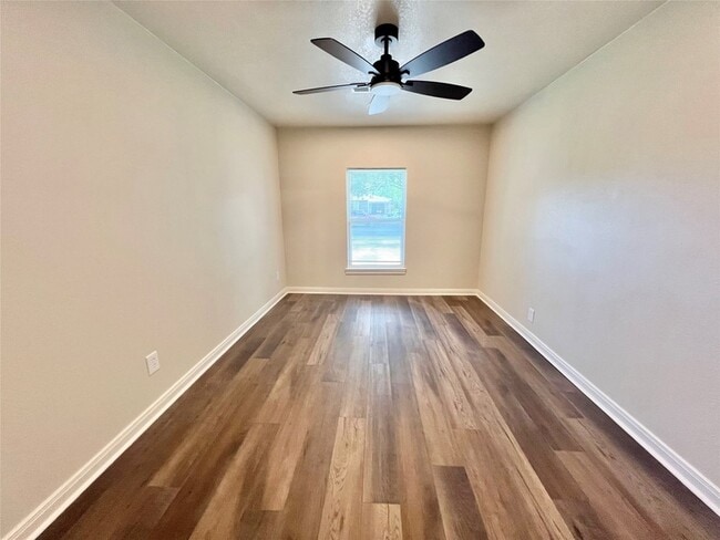 Building Photo - 1010 15th Ave N