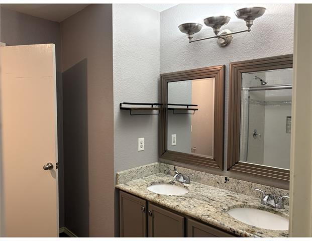 Building Photo - 9011 King Ranch Dr