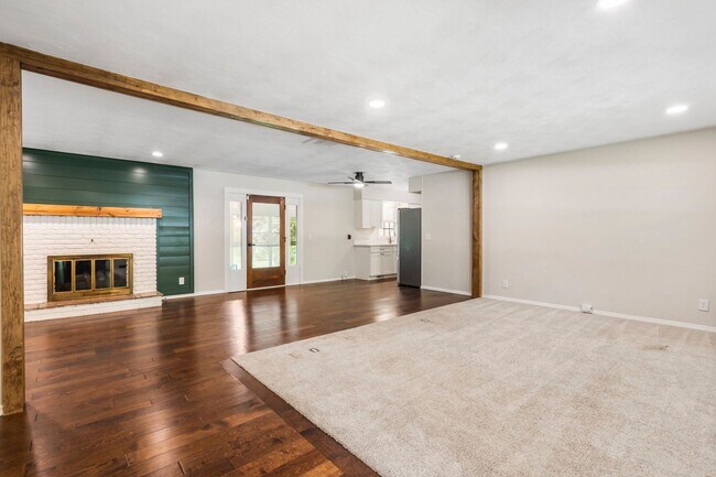 Building Photo - 3 Bedroom 2 Bathroom Springfield, MO