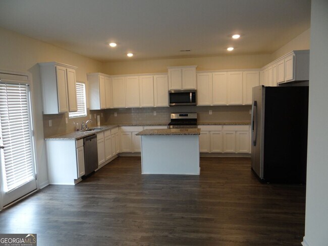 Building Photo - 3473 Hawthorn Farm Blvd