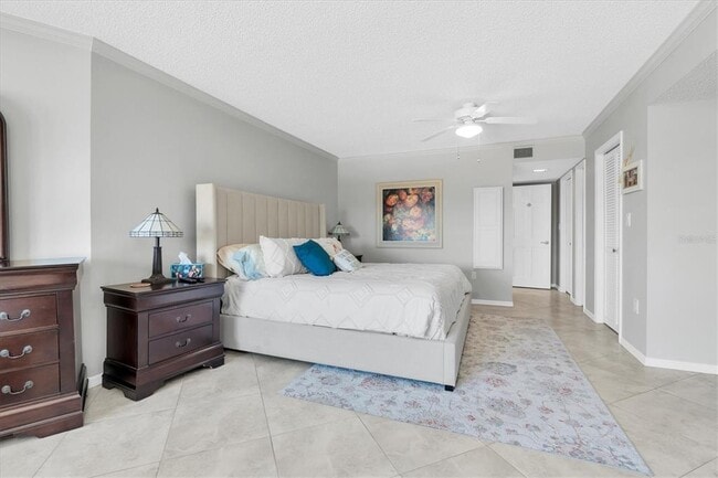 Building Photo - 6500 Sunset Way