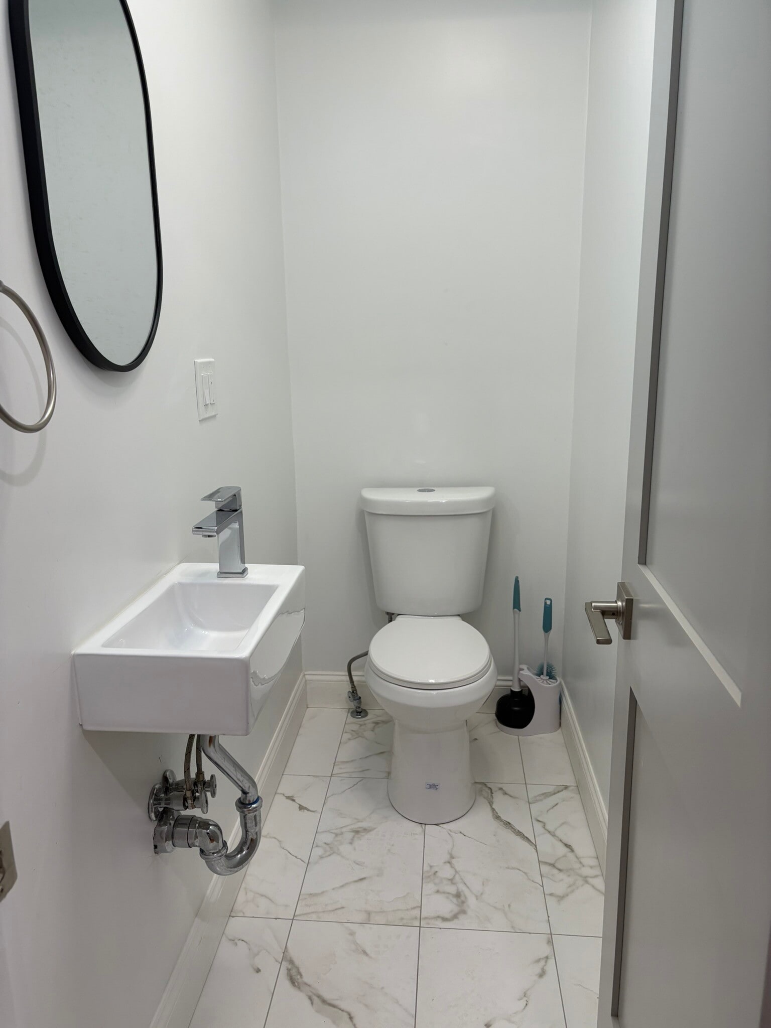 Building Photo - 595 Main St