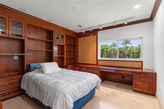 Building Photo - 6190 SW 102nd St