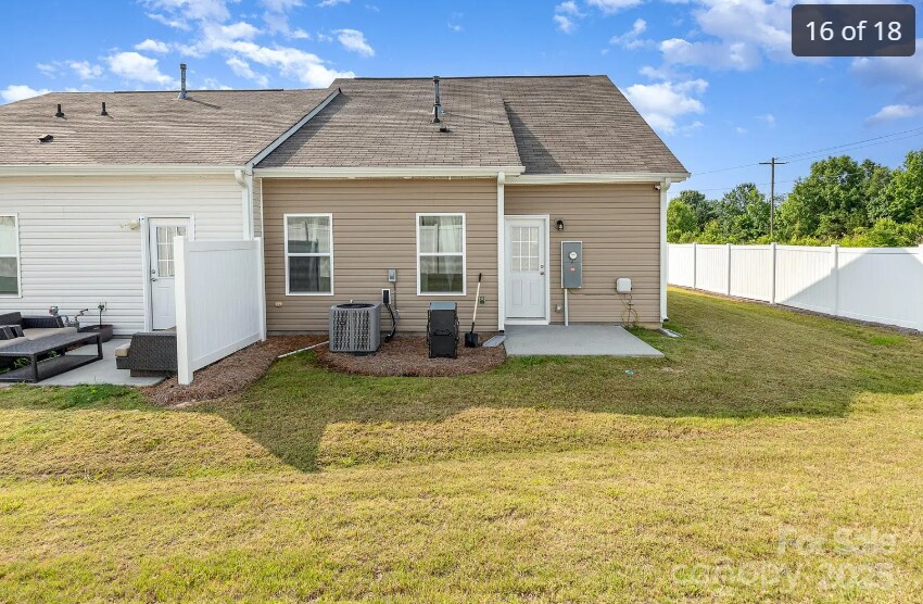 Building Photo - 218 Canina Ln