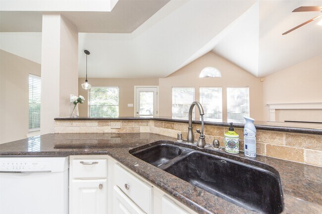 Building Photo - 3114 Glenwood Dr