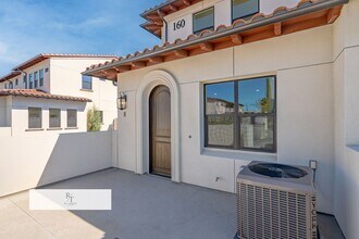 Building Photo - Whitmore Villa.