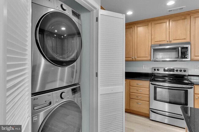 Building Photo - 4986 Dorsey Hall Dr