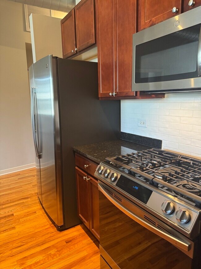 Building Photo - 1111 W 15th St
