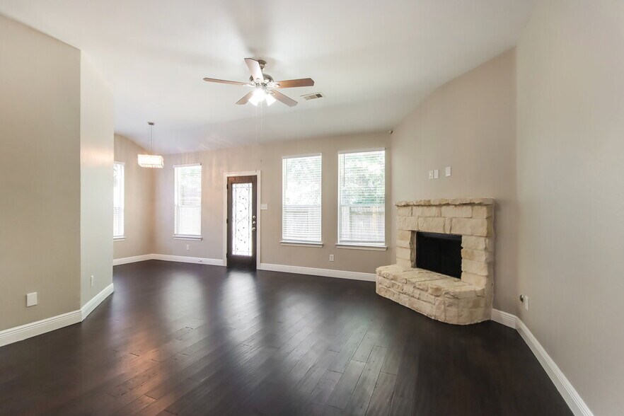 Building Photo - 21620 Hackamore Ct