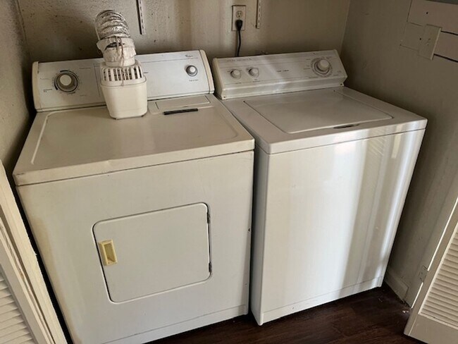 Building Photo - 3 bedroom 1.5 bathroom condo in Davis