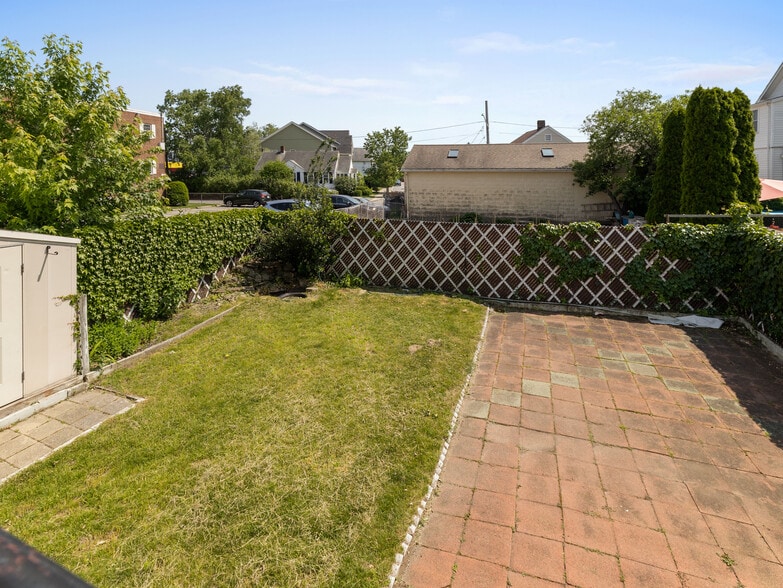 Building Photo - 16 Windsor Rd