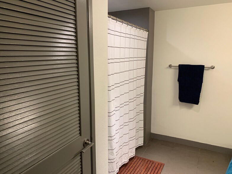 Building Photo - 1234 Wilshire Blvd