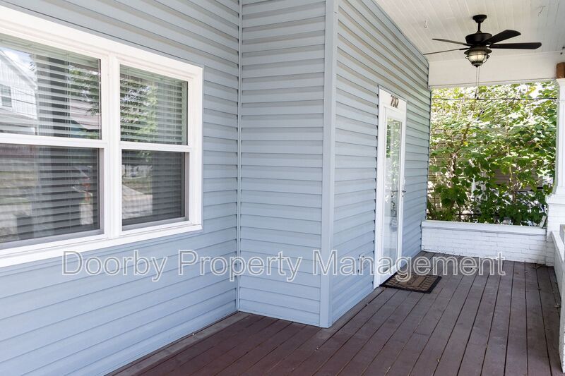 Primary Photo - 2012 E 12th St