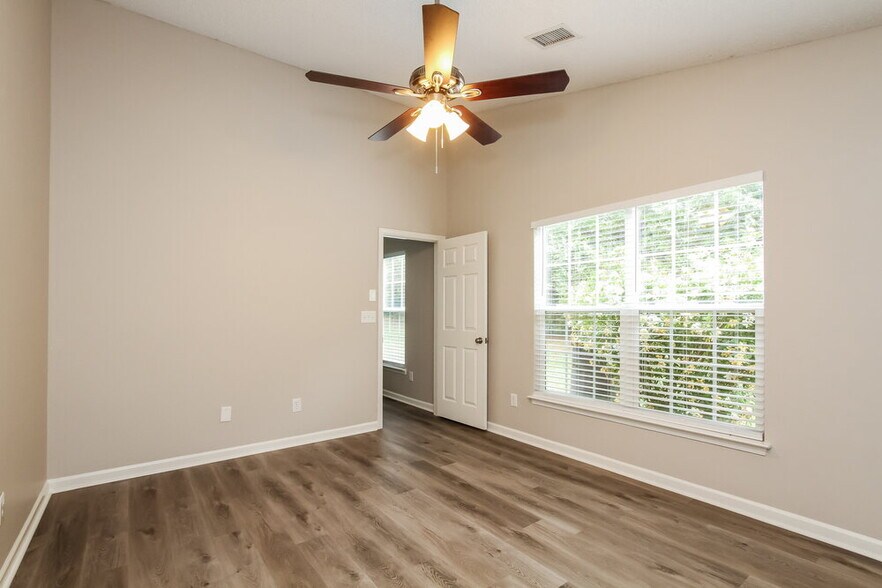 Building Photo - 128 Bosburg Dr