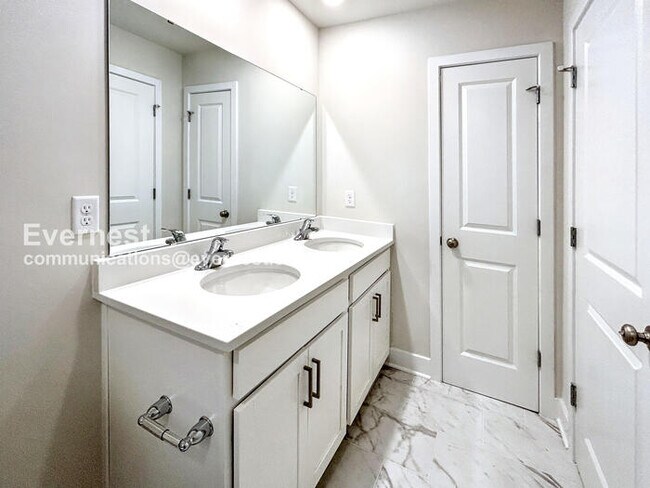 Building Photo - SPECIAL PROMOTION / Brand New 4 Bed/3.5 Bath Townhome with Garage / Pet-Friendly / Available Now!