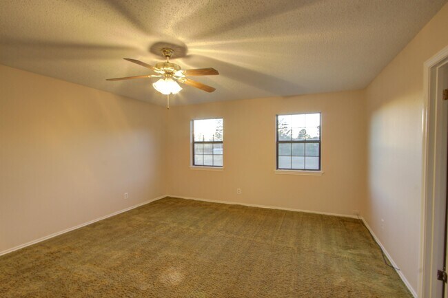 Building Photo - 7890 Blackman Ferry Rd