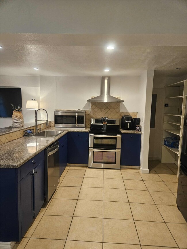 Building Photo - 812 Marlin St