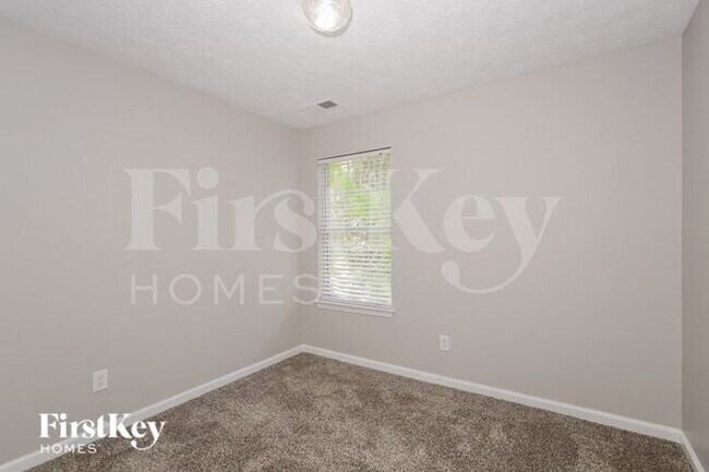 Building Photo - 8124 Valley Ridge Dr