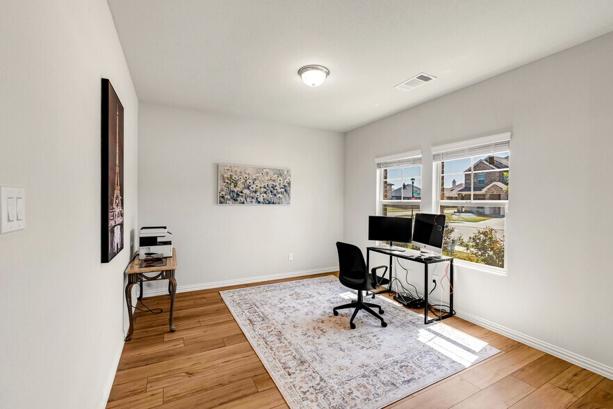 Building Photo - 2104 Bellatrix Dr