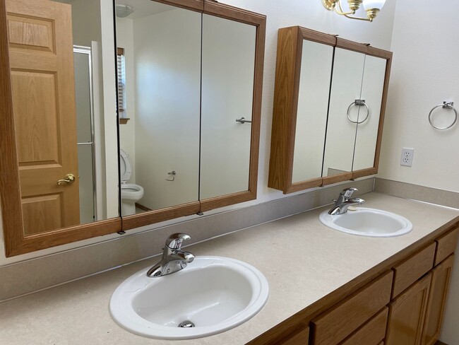 Building Photo - Lovely Single Level Home in Oak Harbor and...
