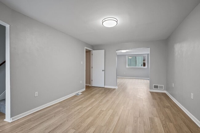 Building Photo - PRICE REDUCED on this Recently Renovated 3 Bed/1 Bath Home in Troy Hill