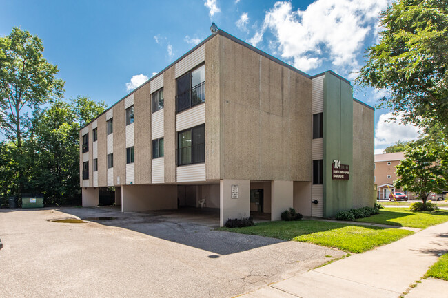 Building Photo - 704 E Center St