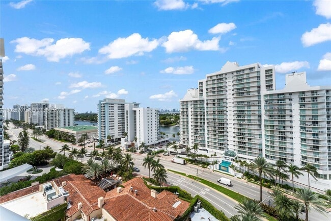 Building Photo - 5959 Collins Ave