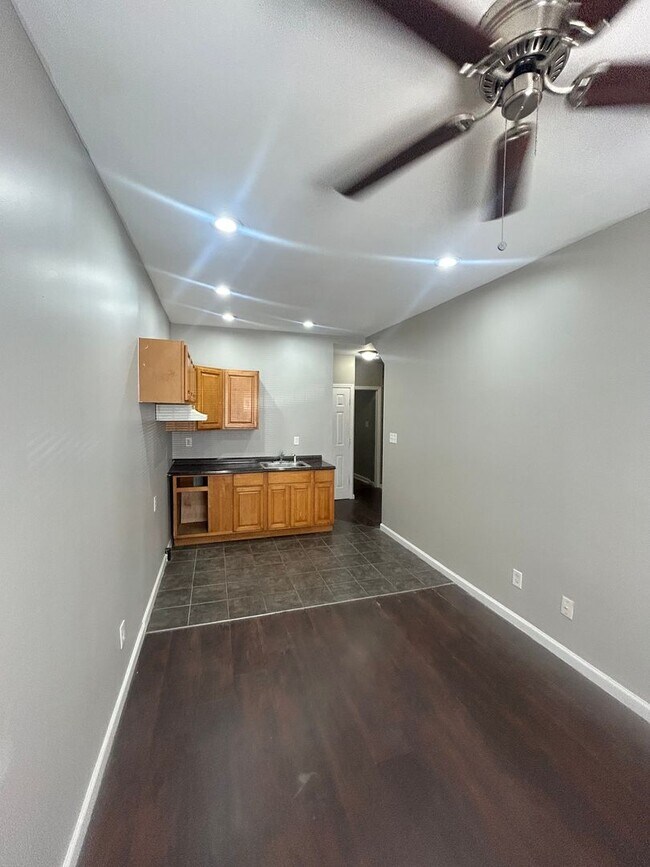 Building Photo - Bright & Updated 2 Bedroom | 2 Full Bath Home – $1,150/Month-3238 Jasper Street Philadelphia, PA ...