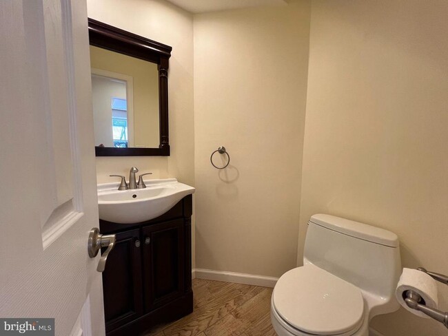 Building Photo - 80 Sayre Dr