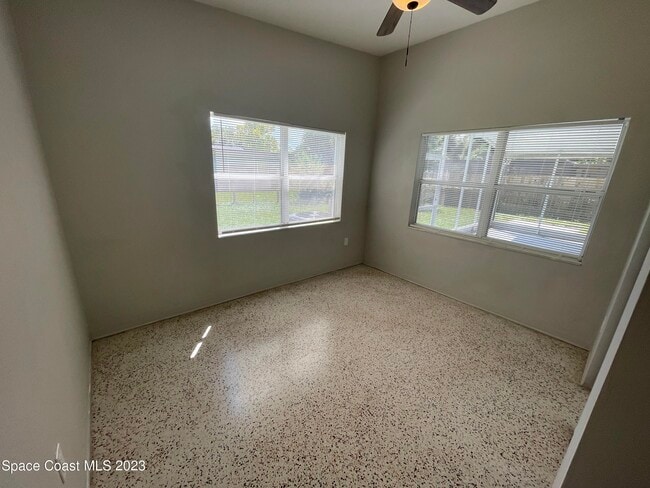 Building Photo - 303 Sharon Dr