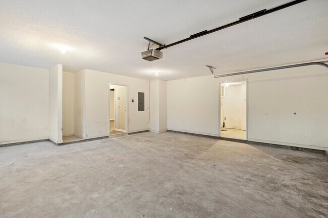 Building Photo - 1012 Crown River Pkwy