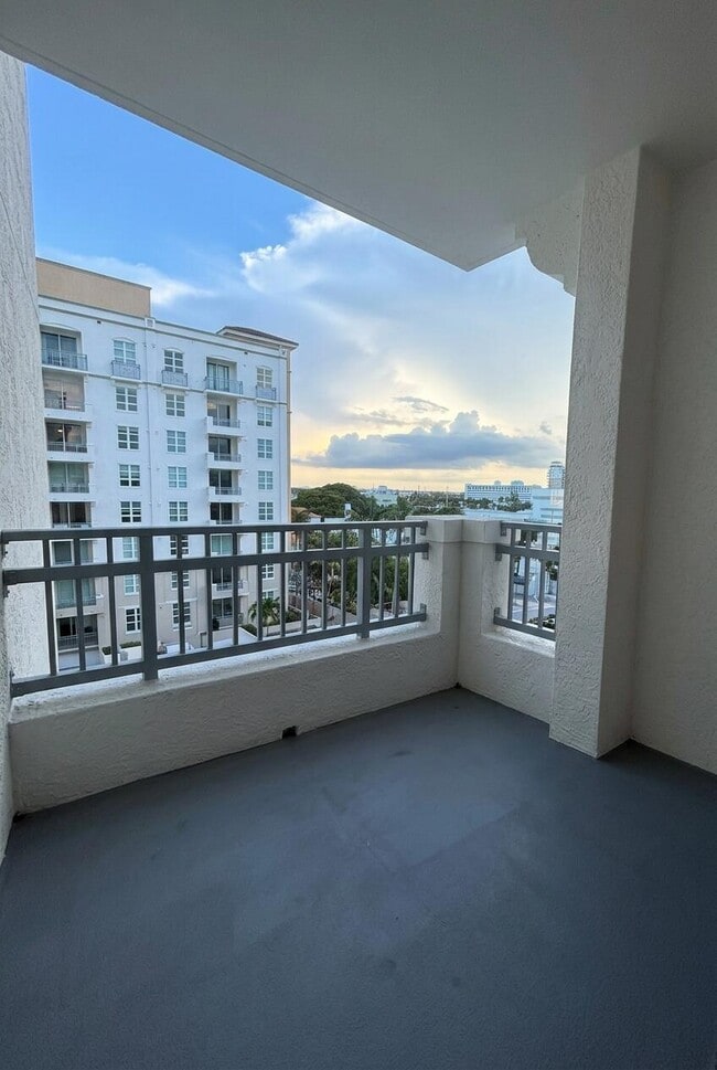 Building Photo - 403 S Sapodilla Ave
