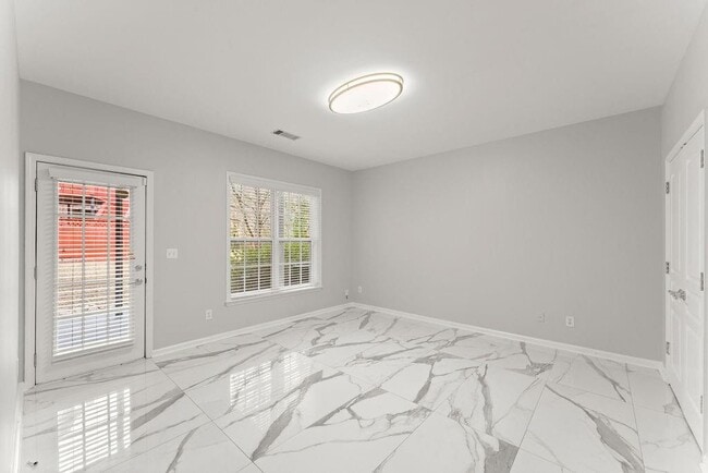 Building Photo - 2876 Overlook Way NE