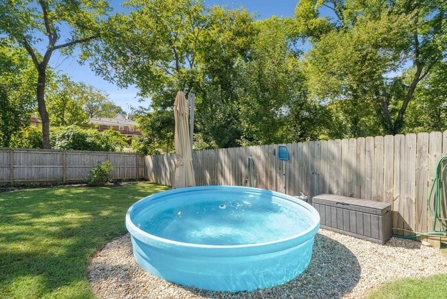 Building Photo - 429 Westboro Dr