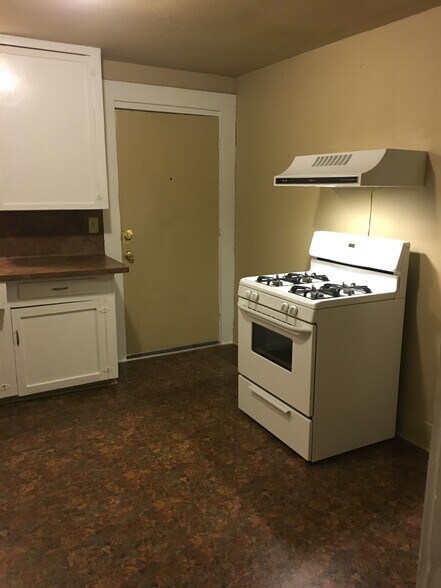 Gas stove - 208 Muller St