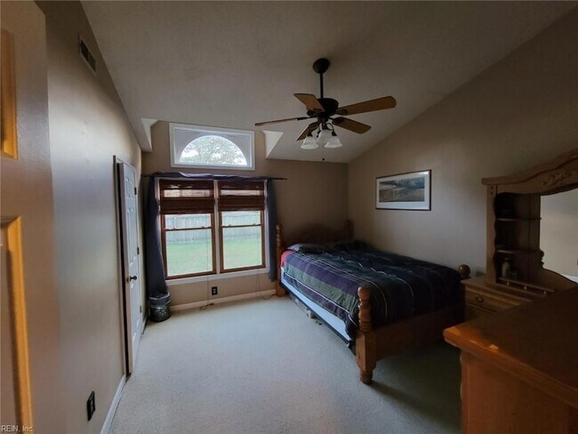Building Photo - 921 Martingale Ct