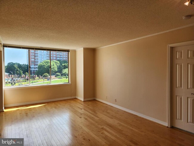 Building Photo - 5809 Nicholson Ln