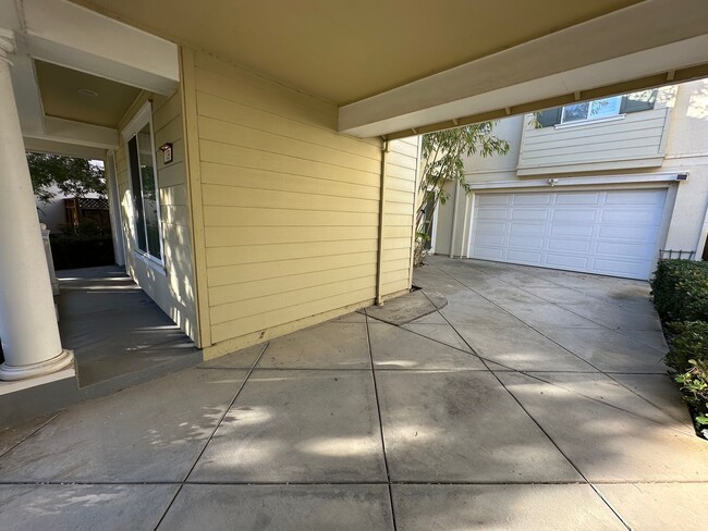 Building Photo - Beaitiful 4 Bedroom, 2.5 Bath Mountain Hou...