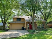 Building Photo - 3 Bedroom, 2.5 Bath, 2 Car Garage - Close ...