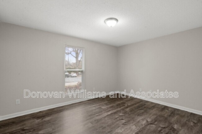 Building Photo - 4620 Central Ave