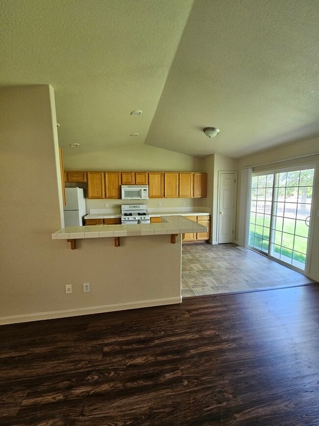 Building Photo - 3 Bedroom, 2 Bathroom Home in Fernley