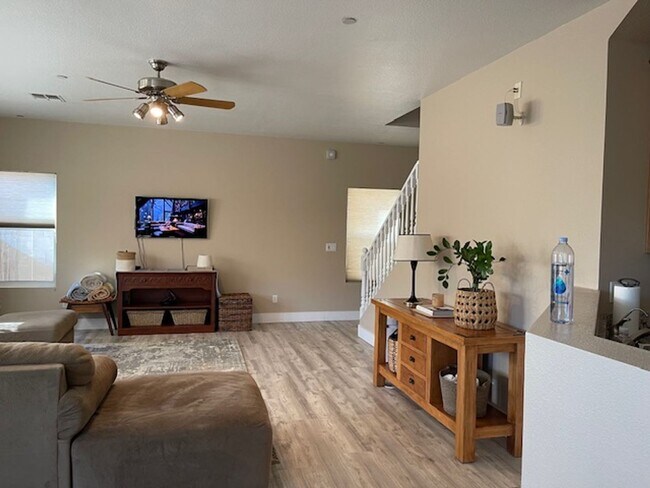 Building Photo - AVAILABLE NOW!  Beautiful 3BD/3BA North West HOME Resort-Style Living Across from Omni Tucson Nat...