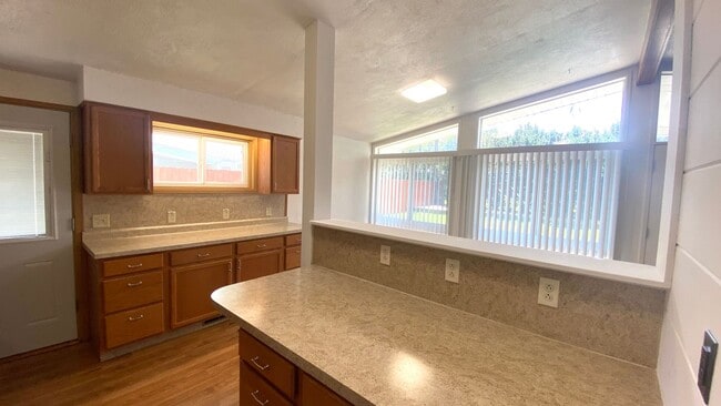 Building Photo - COMINF SOON. 11/14.  Beautiful 3 Bedroom, ...