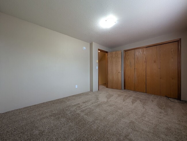 Building Photo - Nice 2bed/1.5 bath townhome- Great Springf...