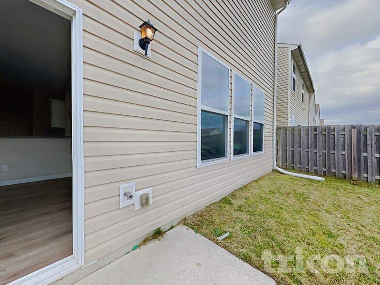 Building Photo - 2318 Shadow Bend Dr