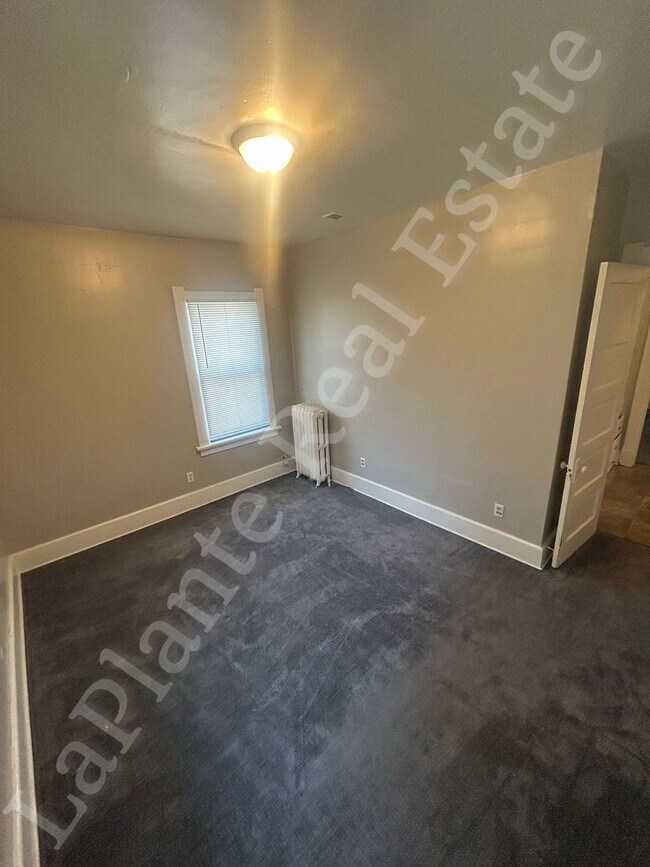 Building Photo - 3137 Kimball Ave