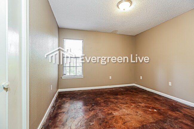 Building Photo - 2906 Elam St